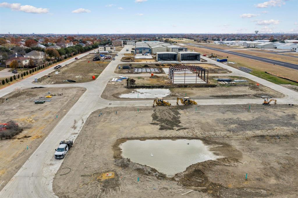 AERO COUNTRY EAST - Commercial Sale