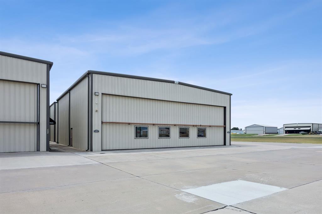 AERO COUNTRY EAST - Commercial Sale