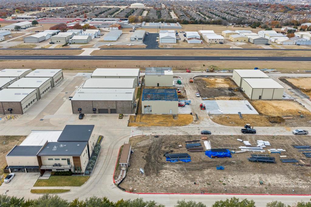 AERO COUNTRY EAST - Commercial Sale