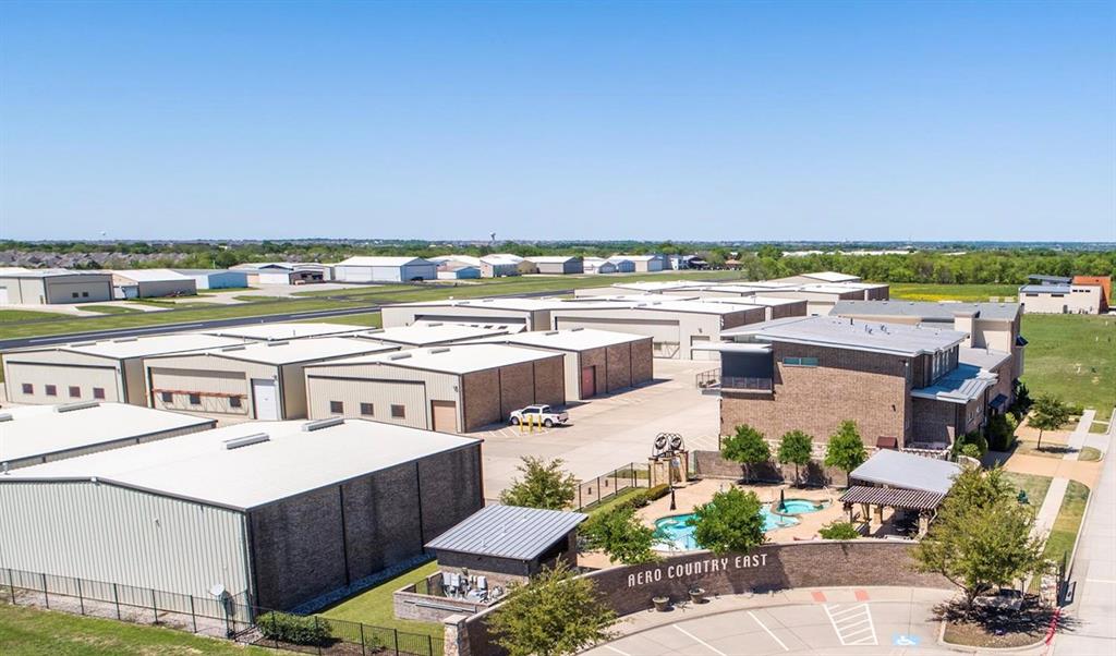 AERO COUNTRY EAST - Commercial Sale