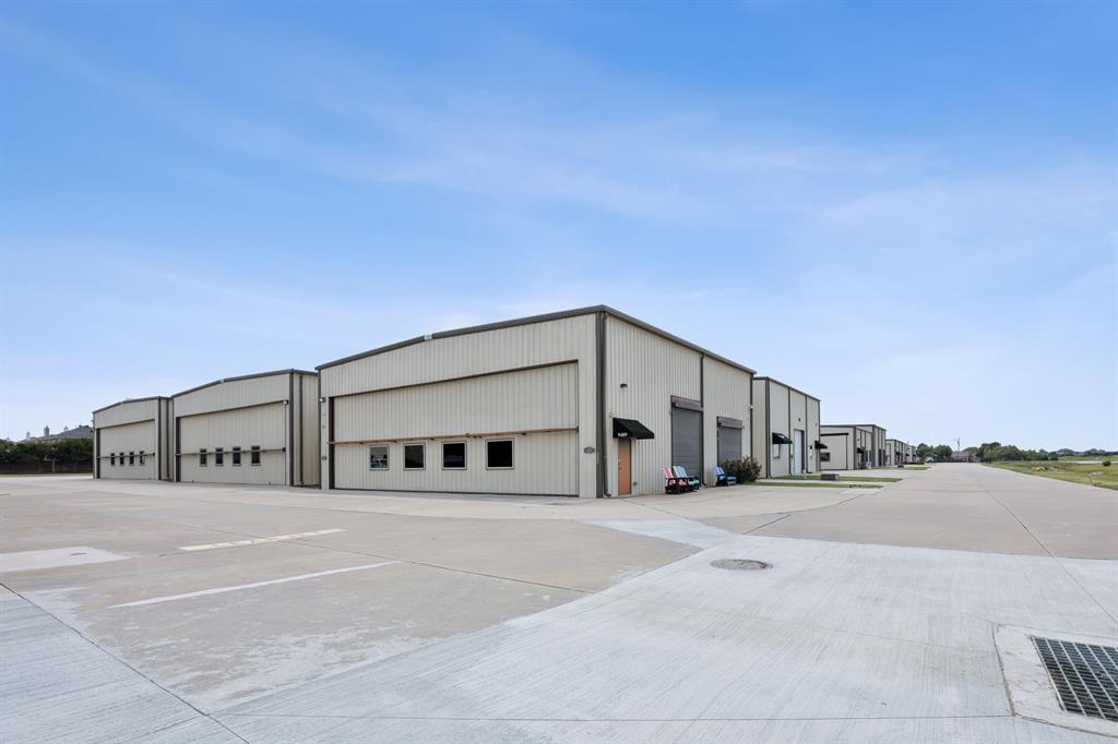 AERO COUNTRY EAST - Commercial Sale