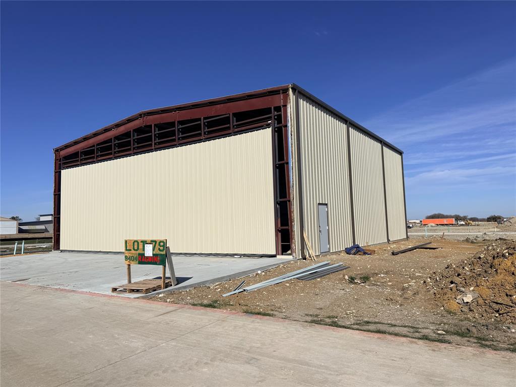 AERO COUNTRY EAST - Commercial Sale