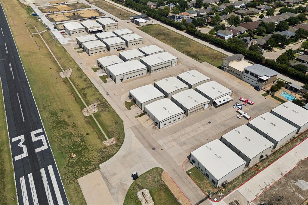 AERO COUNTRY EAST - Commercial Sale