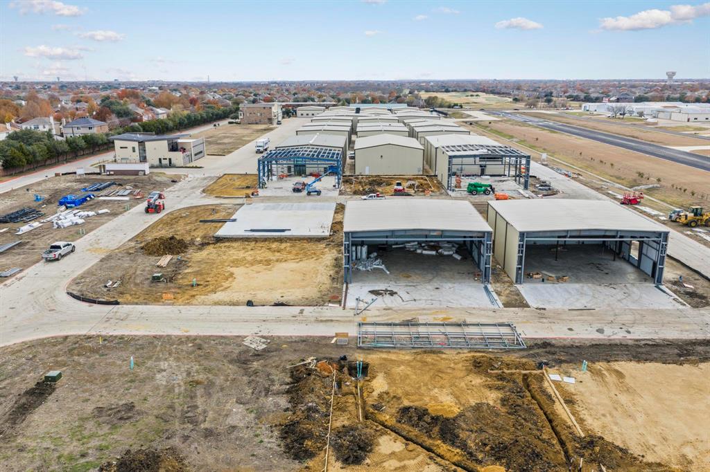 AERO COUNTRY EAST - Commercial Sale