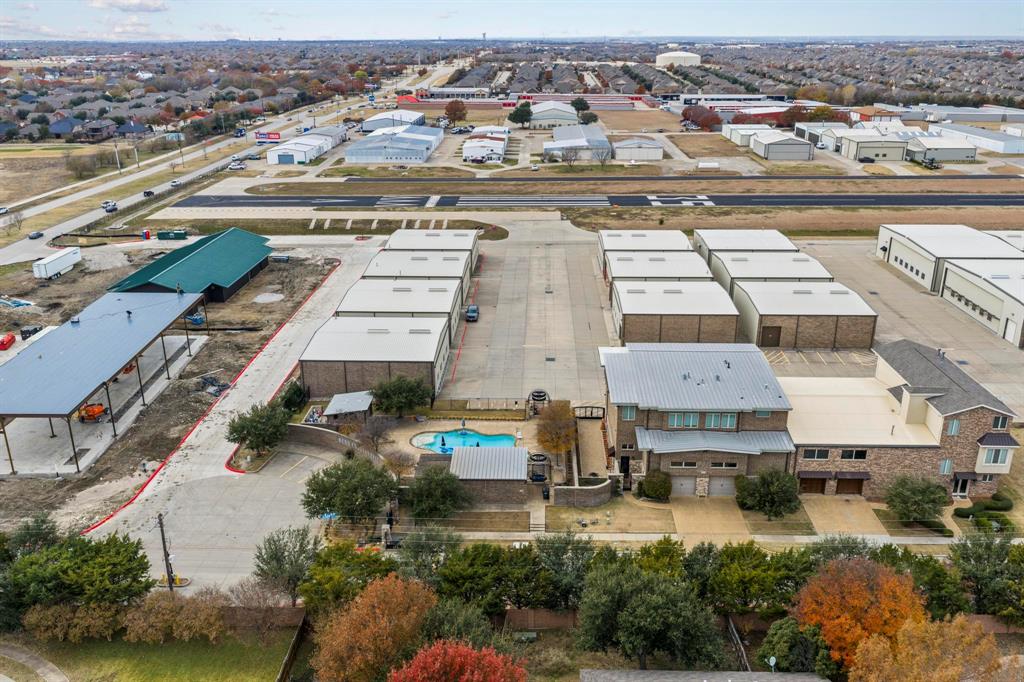 AERO COUNTRY EAST - Commercial Sale
