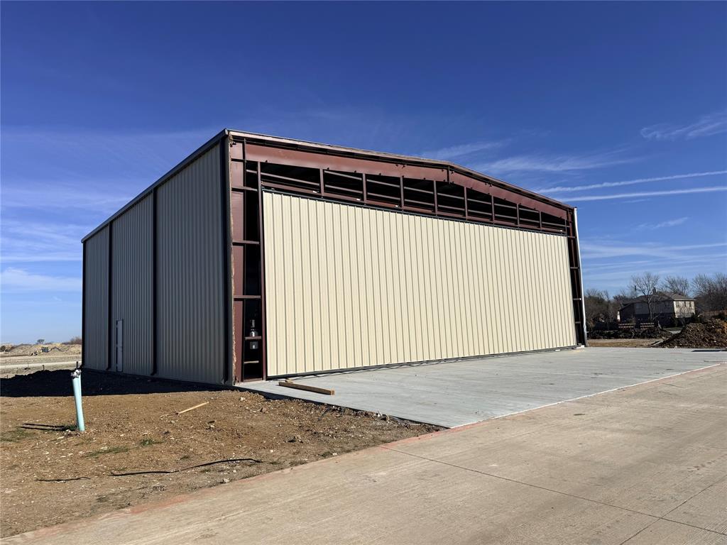 AERO COUNTRY EAST - Commercial Sale