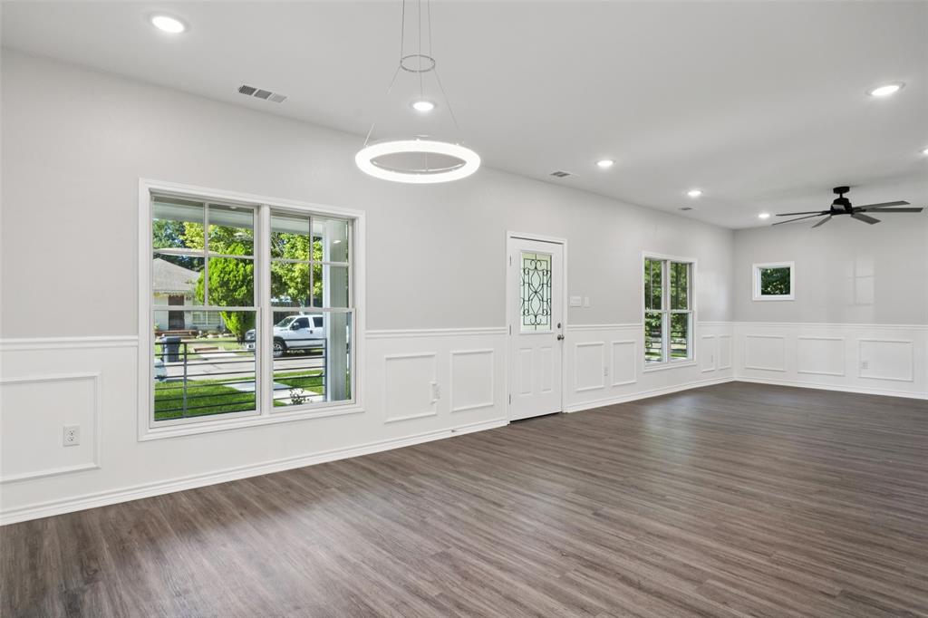 623 W Pembroke Avenue