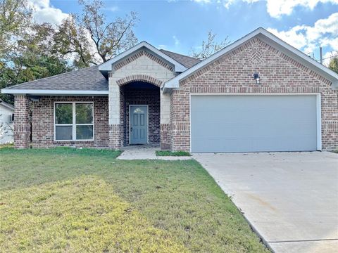 Photo of 1615 Jones Street, Greenville, TX 75401 (MLS # 21119473)