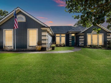 102 Oakwood Place Joshua TX 76058