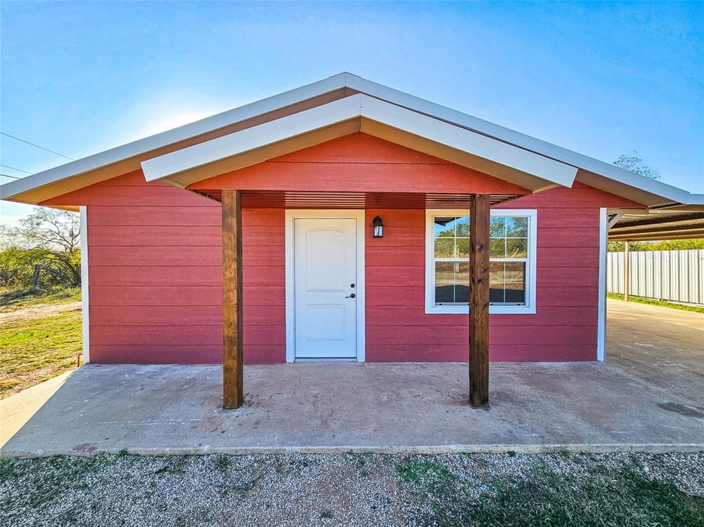 Photo of 1618 Roberts Street, Sweetwater, TX 79556 (MLS # 21127249)