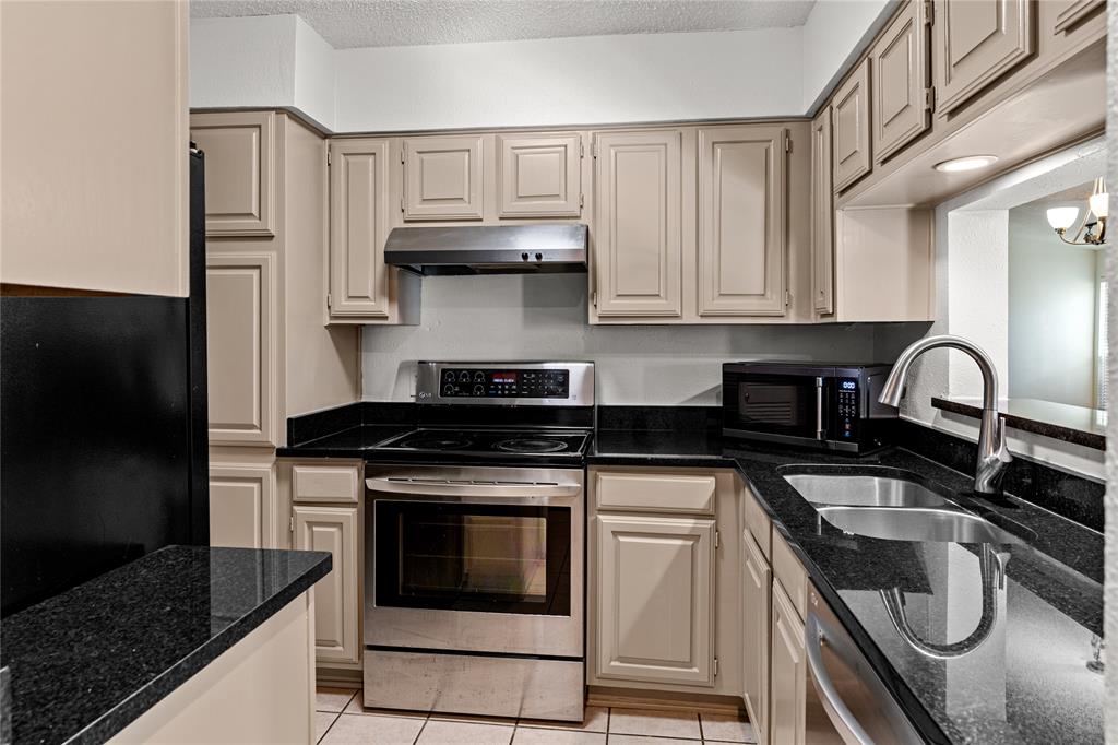 Chasewood Oaks Condo - Residential