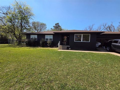 Photo of 501 White Street, Whitesboro, TX 76273 (MLS # 21239583)