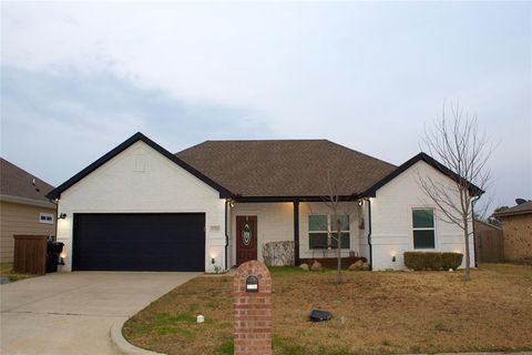 1711 Fred Street Greenville TX 75401