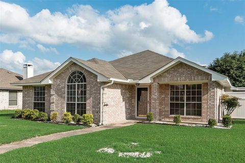 1326 Rosewood Lane Lancaster TX 75146