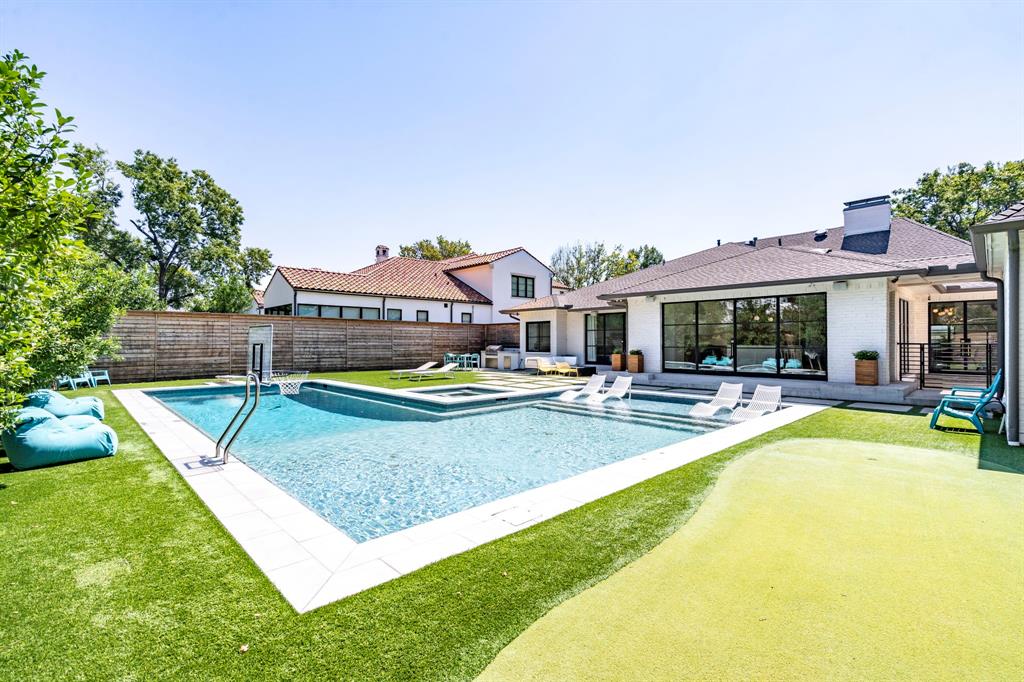 Jackson Heights 04 - Residential