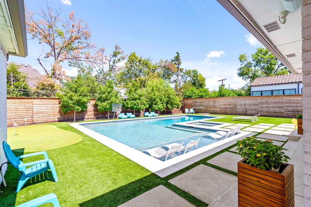 Jackson Heights 04 - Residential