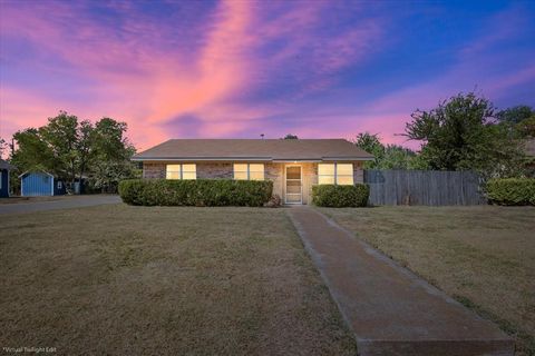 Photo of 1018 S 11th Street, Temple, TX 76504 (MLS # 21094872)