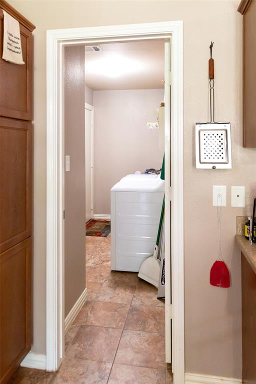 Inglish Add - Residential Lease