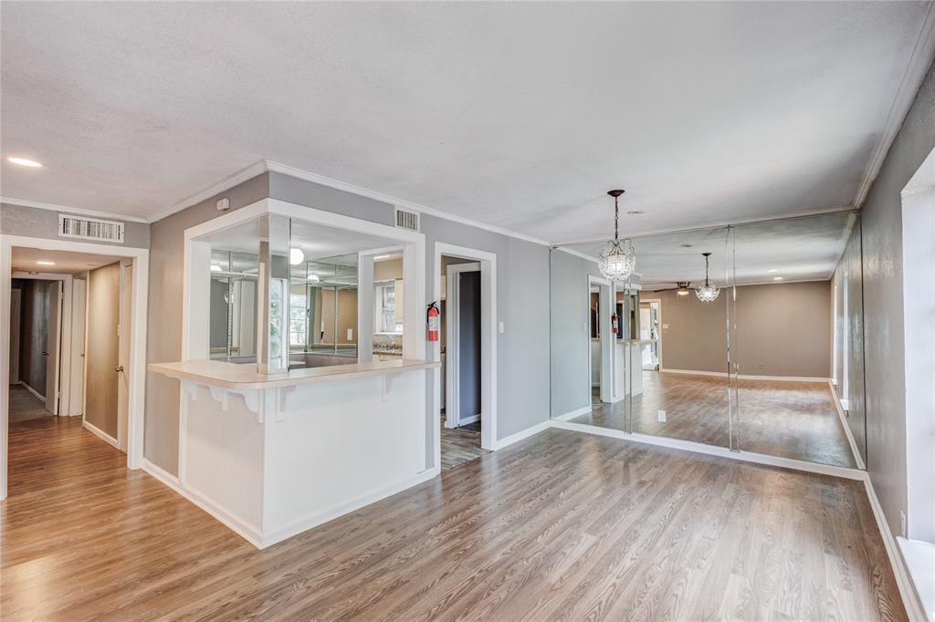 5057 Ridglea Lane 1111