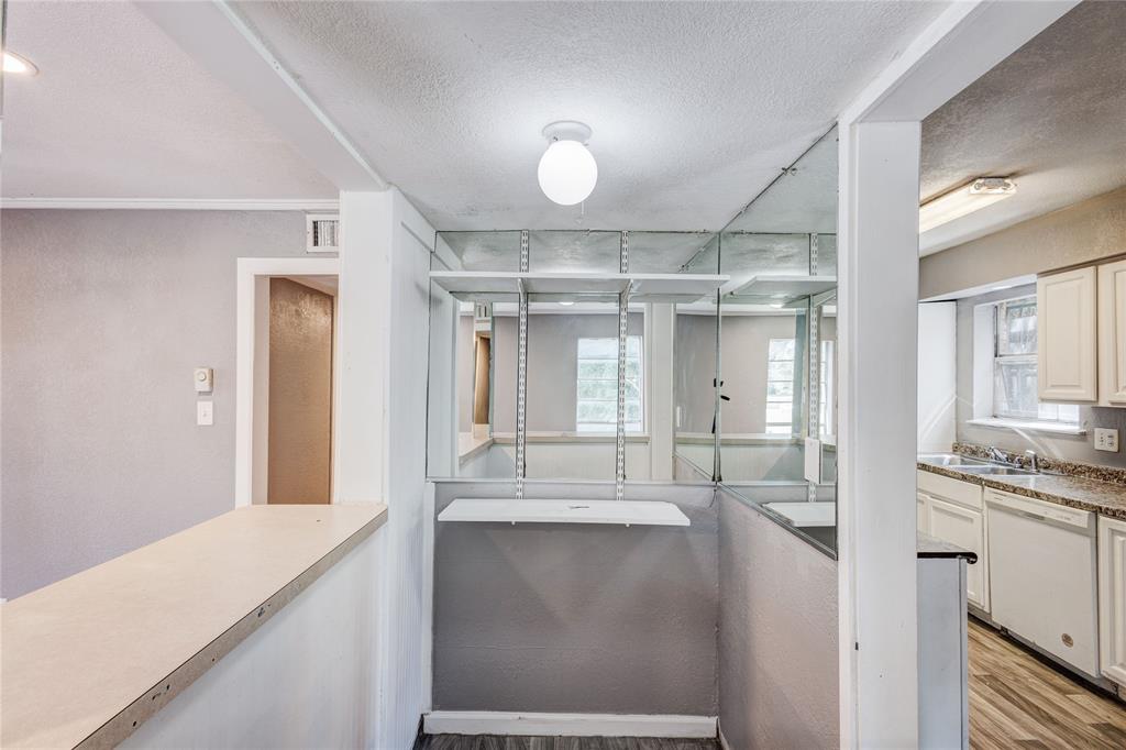 5057 Ridglea Lane 1111