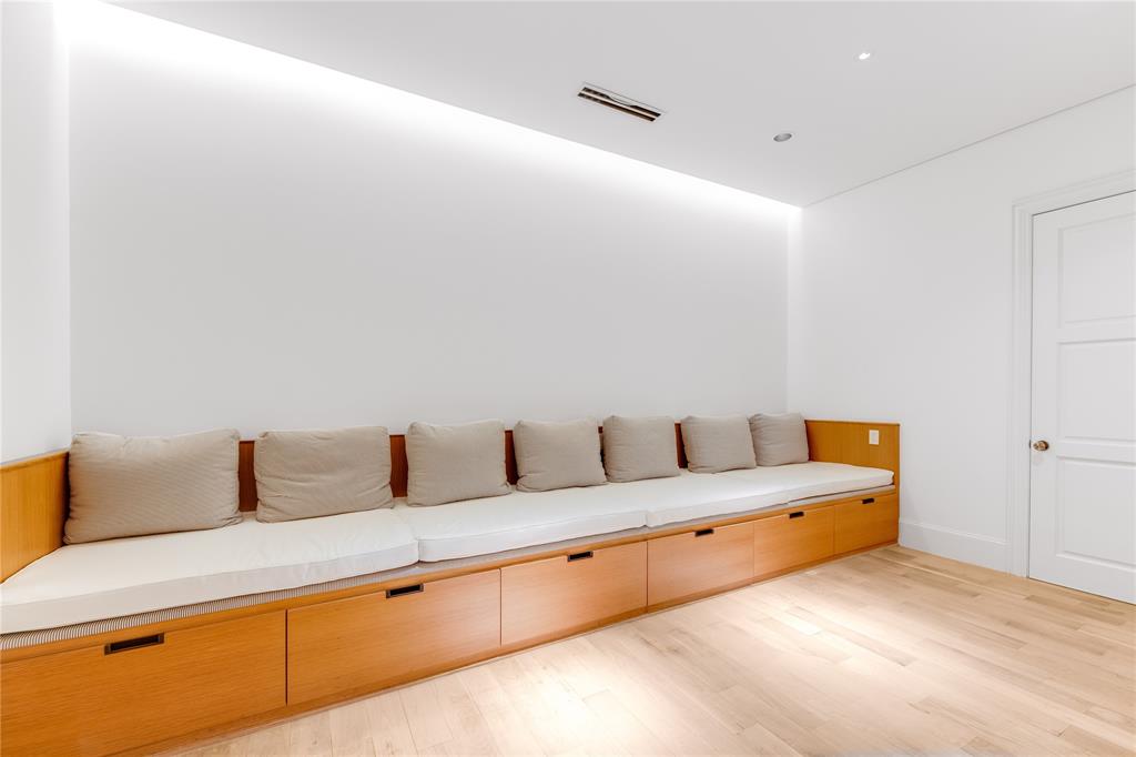 Residences at The Stoneleigh - Residential