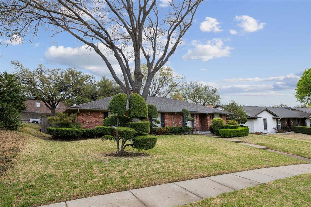2220 Eastwood Drive