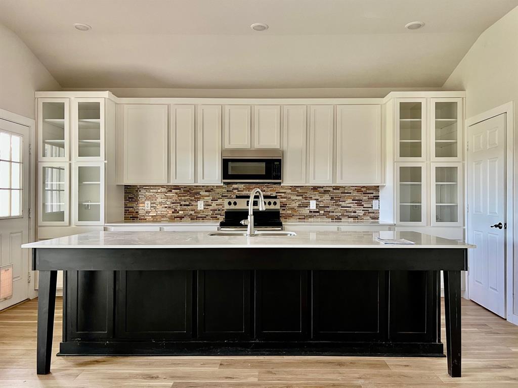 7300 Mistletoe Trail