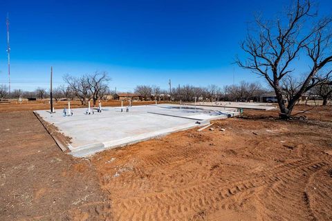 Photo of 707 E Davenport, Stamford, TX 79553 (MLS # 21179647)