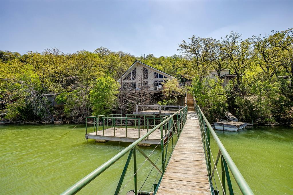 922 S Lakeview Drive