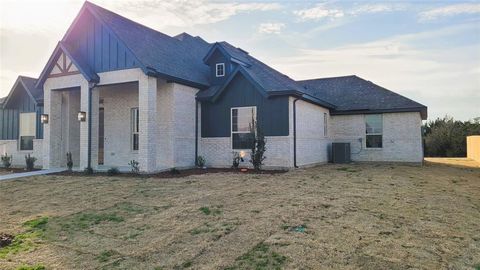 1924 Barrix Lane DeSoto TX 75115