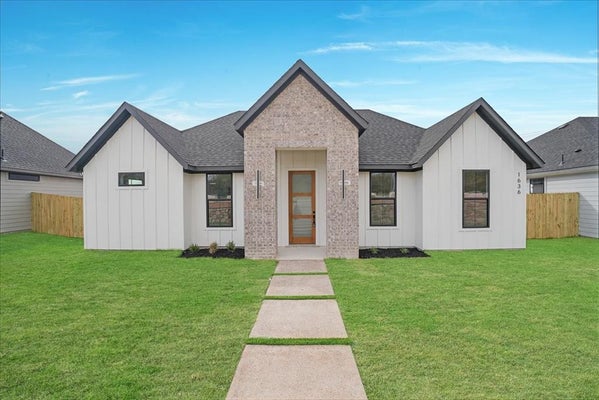 1636 W WINTERGREEN RD, LANCASTER, TX 75134 - Image a0bf88b46f4f2d7f045b830d211cc36a/2007606916
