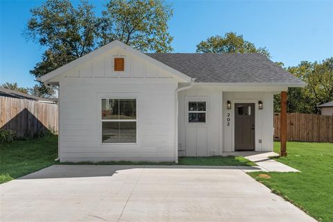 202 Pine Bonham TX 75418