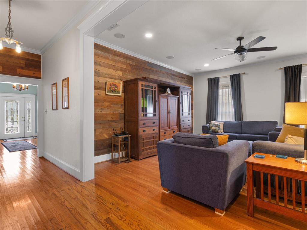 University-Rev - Residential