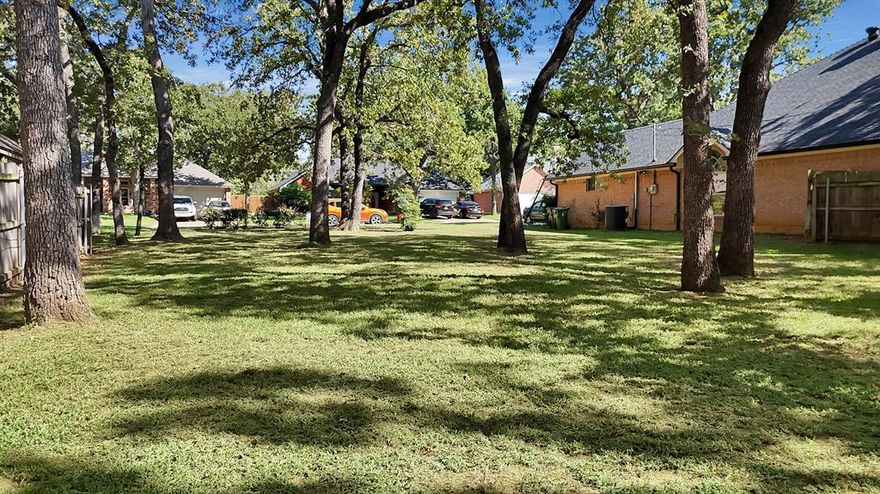 Rare infill homesite in West Arlington—within the highly sought-after Martin High School zone! Hard to find a buildable lot in this pocket. Tucked inside an established neighborhood with mature trees and pride of ownership, this parcel is ideal for your custom home or a quality spec. Excellent access to I-20, shopping, dining, parks, and major employers. Bring your builder and vision—new construction is happening all around Arlington and opportunities like this are limited.
Notes: Buyer to verify schools, setbacks, utilities, and all measurements prior to closing. Survey available.