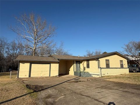 Photo of 234 Texas Street, Wills Point, TX 75169 (MLS # 21154031)