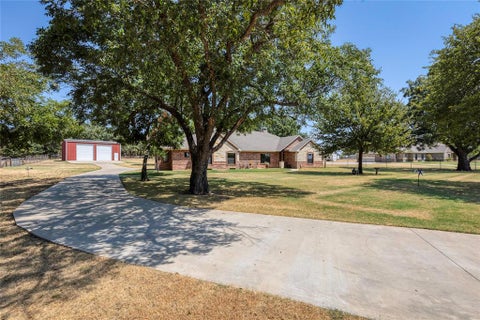 Photo of 448 County Road 3690, Boyd, TX 76023 (MLS # 21367772)