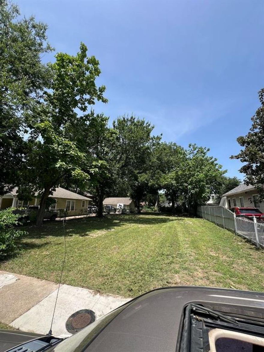 Build Your Dream on 7,501 Sq Ft Lot Near Santa Fe Trail! Situated in the dynamic 75223 ZIP code, this lot is at the center of it all! Vibrant dining, restaurants, bars and the historic Granada Theater in Lower Greenville. Live music venues, art galleries and great food in Deep Ellum. The historic charm of Munger Place. This area is seeing significant investment, supported by a master plan for Santa Fe trail enhancements, making it an even more desirable location for years to come. Seize the opportunity to build your dream home nearby the celebrated Santa Fe Trail! This generous 7,501 sqft cleared lot offers a blank canvas in a prime East Dallas location. Imagine your future home with Santa Fe trail where you can be out your door and be on one of Dallas's premier urban trails in moments. The Santa Fe Trail provides a direct, scenic path for pedestrian only traffic connecting you from the vibrant heart of Deep Ellum all the way to the natural beauty of White Rock Lake.