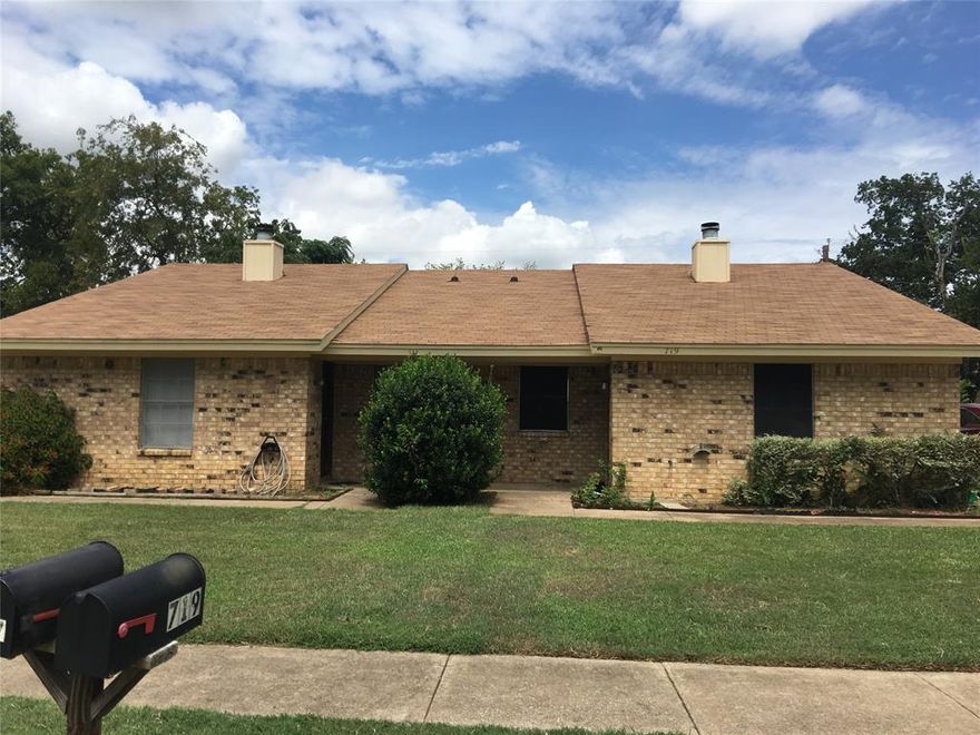 Well kept 2 bed 2 full bath, half duplex home situated in quiet established neighborhood near Keller center. Close to schools, shops, parks and recreation facilities. Fenced backyard with tree shades provides private outdoor enjoyment. Keller-ISD school. Pets case by case.
Outside shed structure is maintained by tenants if they choose to use.
Verify all public data for most accurate and recent updates. Available on November 1, 2025.