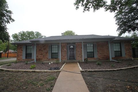 Photo of 961 Mossvine Drive, Plano, TX 75023 (MLS # 21237416)