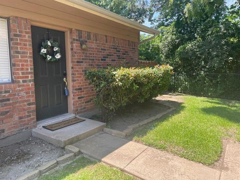 A home in Benbrook