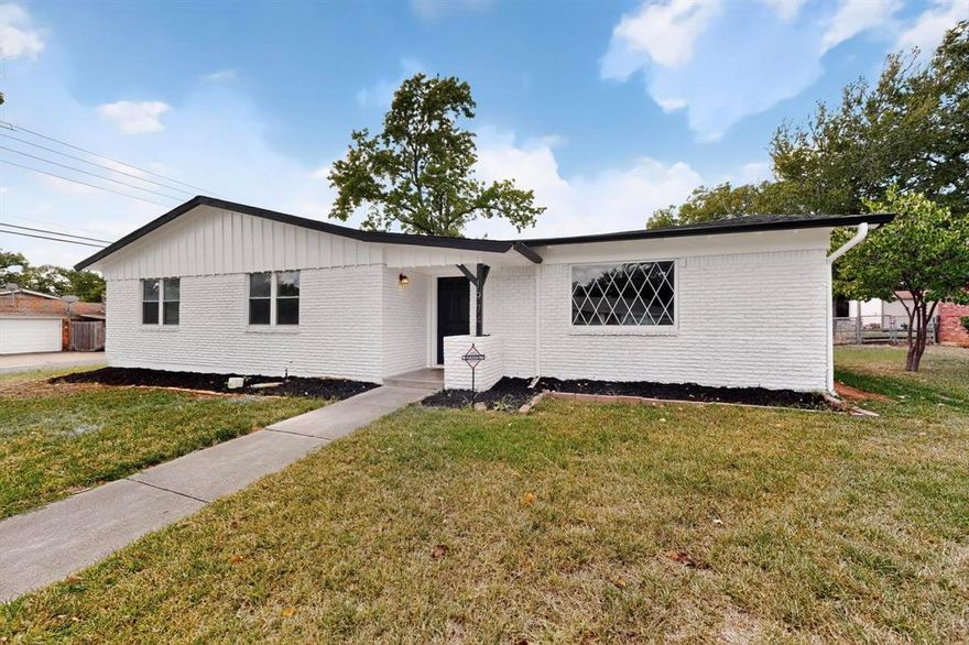 Welcome to this newly remodeled corner lot of 3 bedrooms, 2 living rooms and a dinning area, 2 baths and 2-car garage in Fort Worth ISD. There have been many updates in this house. Generous newly installed kitchen cabinets, stainless steel appliances, and newly introduced shelves in the kitchen for storing items. The kitchen also features beautiful quartz countertop and backsplash. Vinyl was installed in all the rooms thereby making cleaning easy for the would be buyers.
There are also ceiling fans in all the rooms and the living room and fancy chandelier in the dinning area.
This house is one of the few big houses in the neighborhood and with the new painting outside, it makes it to stand out.
Another feature of the house is the new roof, new garage door, fresh painting both in the interior and the exterior of the house. There is also a covered patio and well sized yard making outdoor evening relaxation and events a delight.
This is ready move in ready house that is offering an elegant and stylish experience. Also installed are roof gutter and french drains.
Its proximity to major highways like I30, 820 will further make commuting easy. This location is less than 30 minutes to DFW International airport and about 10 minutes to downtown Fort Worth.
There is also a shed in the yard to store all items that will not be in use everyday.