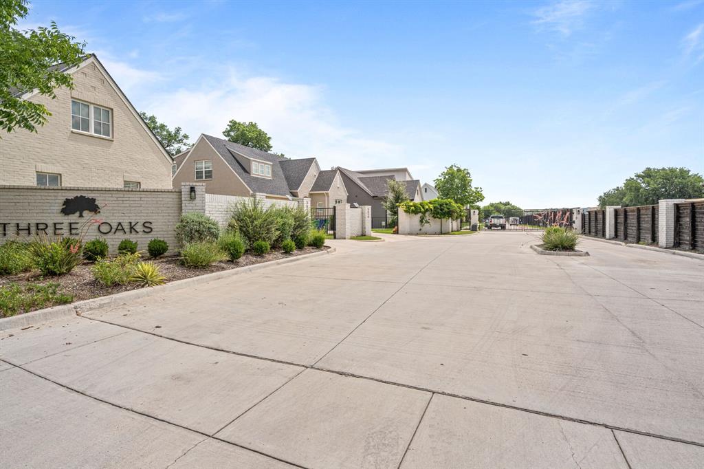 5618 Oaks Lane