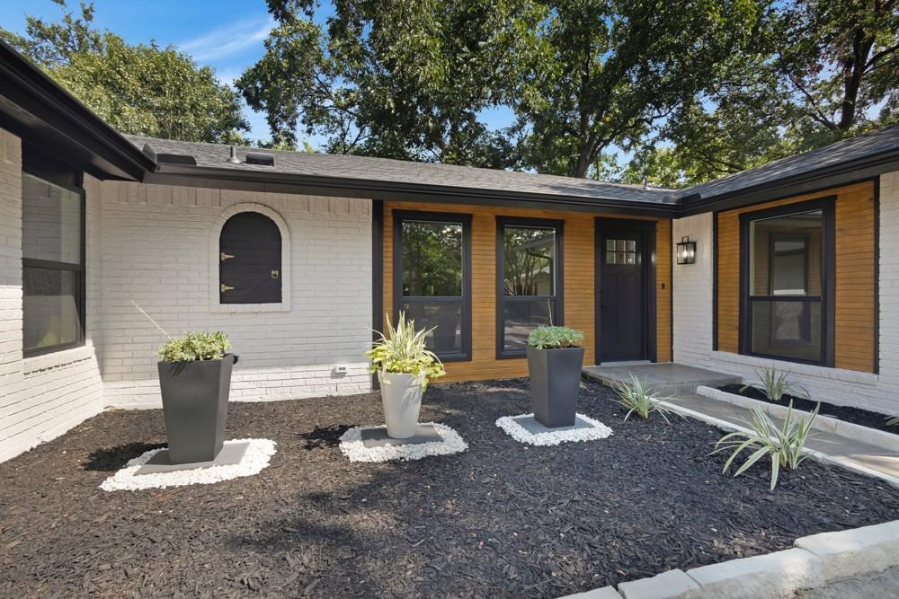 1121 Woodmount Court