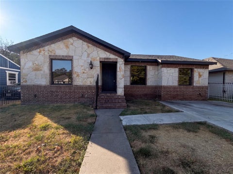 Photo of 2810 Fordham Road, Dallas, TX 75216 (MLS # 21388685)