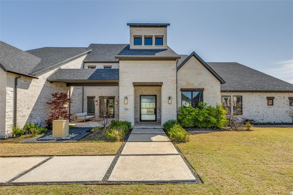 700 Inverness Lane