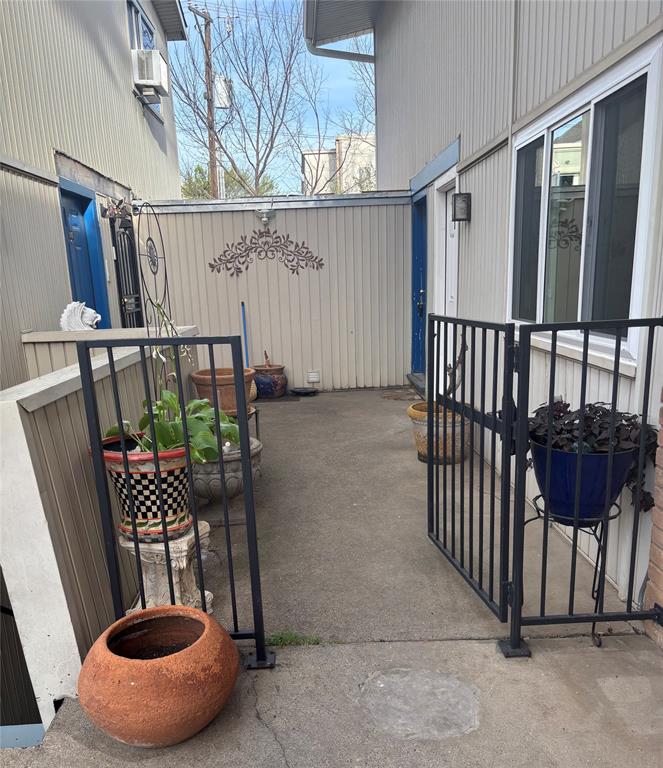4011 Cole Avenue 114