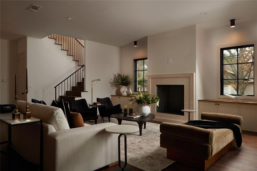 6201 Lakeshore Drive