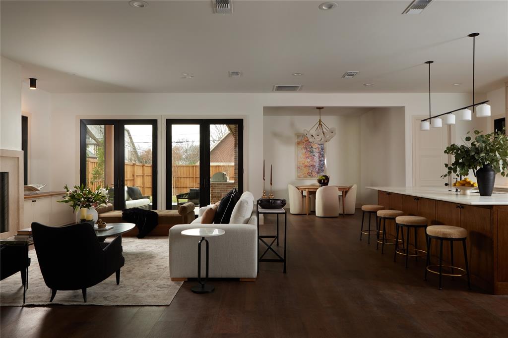 6201 Lakeshore Drive