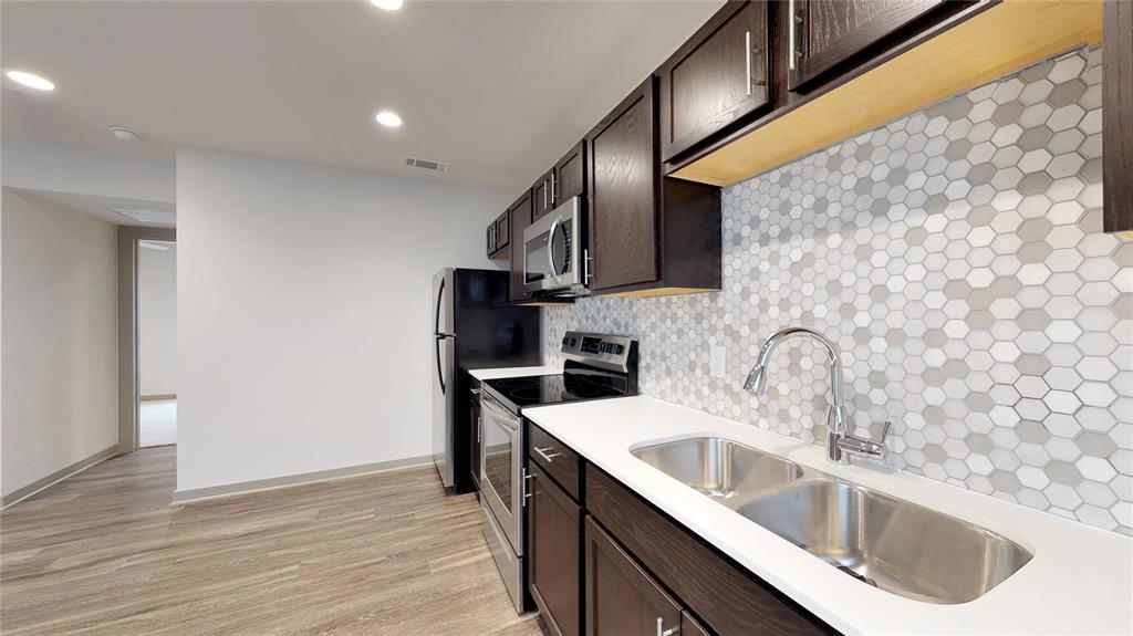 6304 Prospect Avenue 202