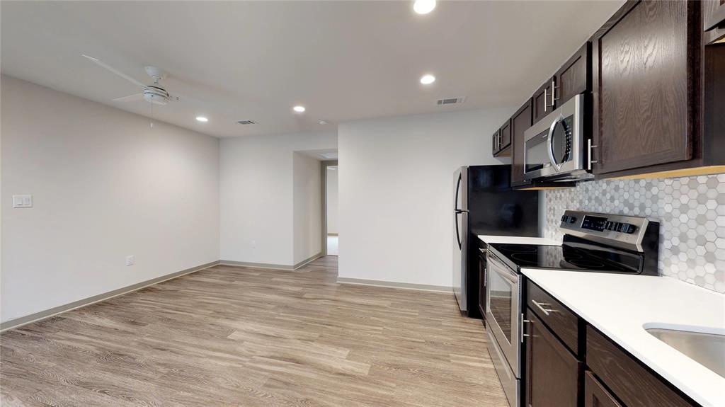 6304 Prospect Avenue 202